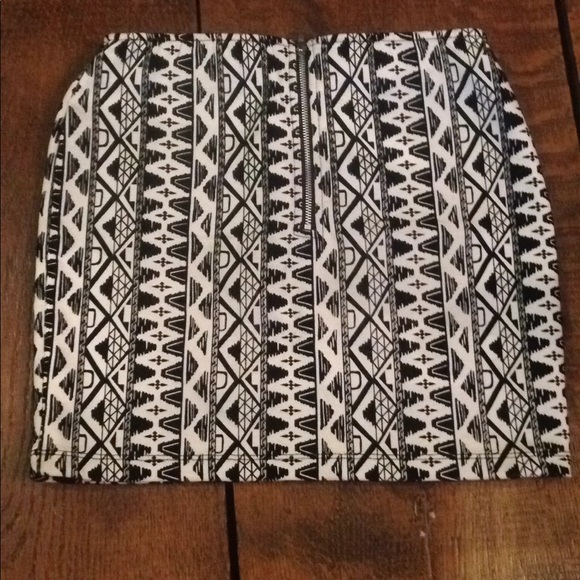 Tribal Print Skirt - Picture 2 of 3